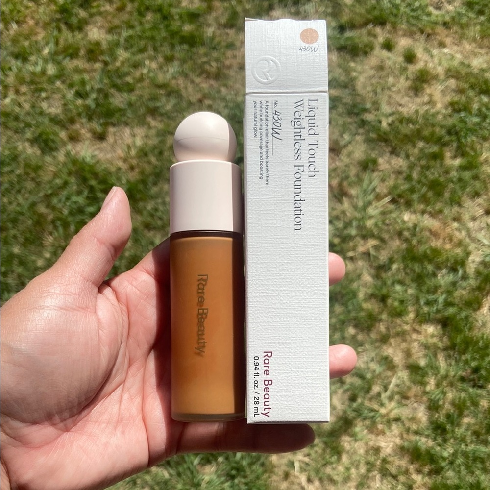 Rare Beauty Liquid Touch Weightless Foundation